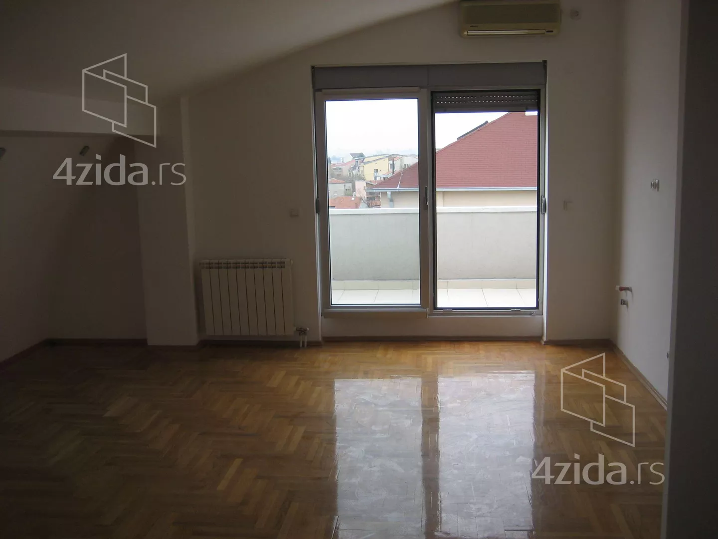 Četvoroiposoban stan | 4zida