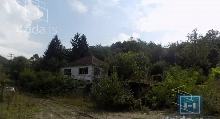 Poslovna zgrada | 4zida