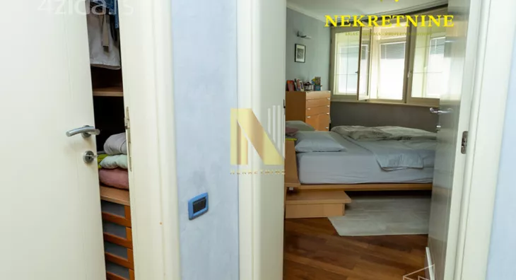 Šestosoban stan | 4zida