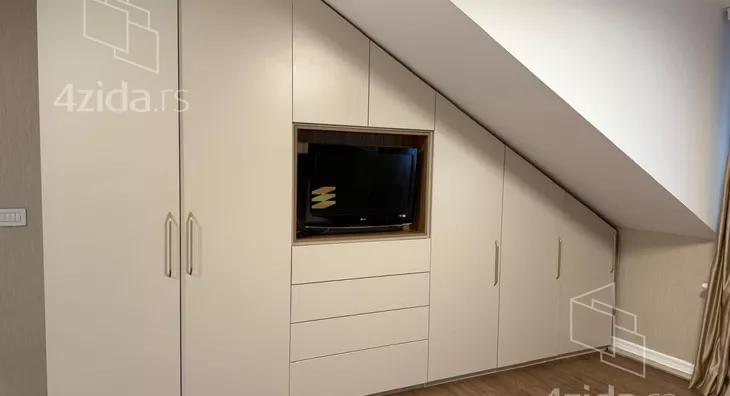 Petosoban stan | 4zida