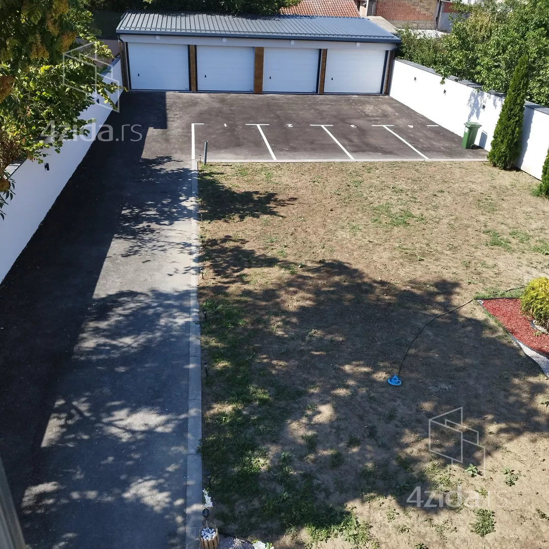 Petoiposoban stan | 4zida