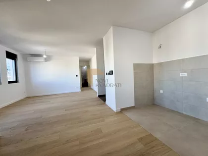 Autokomanda | 4zida.rs