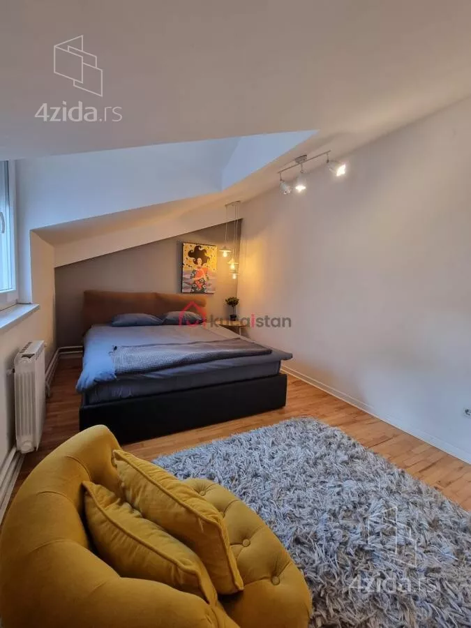 Sedmosoban stan | 4zida