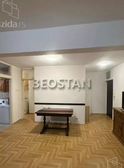 Prvomajska | 4zida.rs