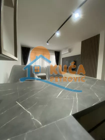 Sestre Baković | 4zida.rs