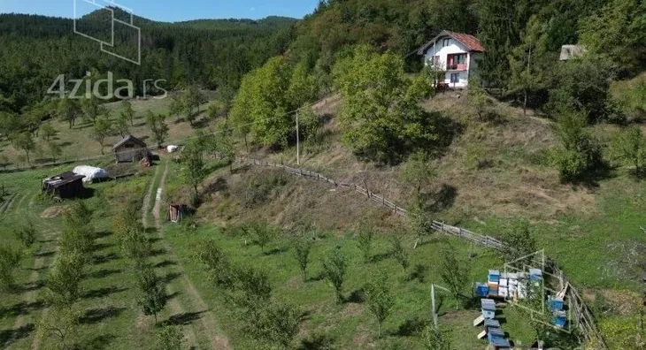 Plac | 4zida