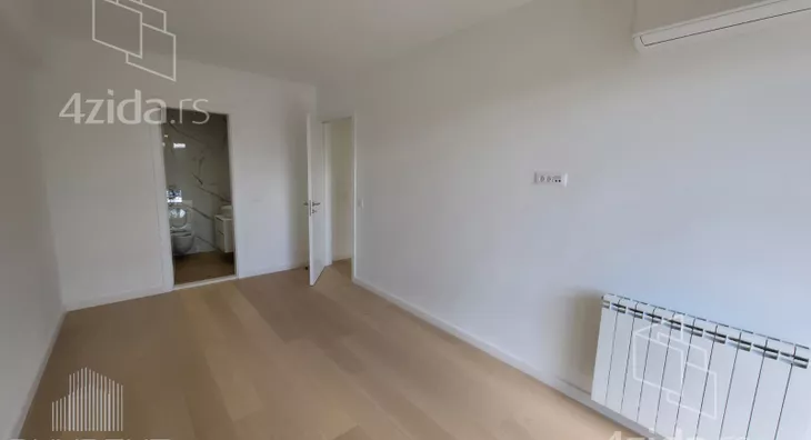 Četvoroiposoban stan | 4zida