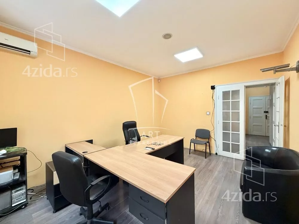 Četvoroiposoban stan | 4zida