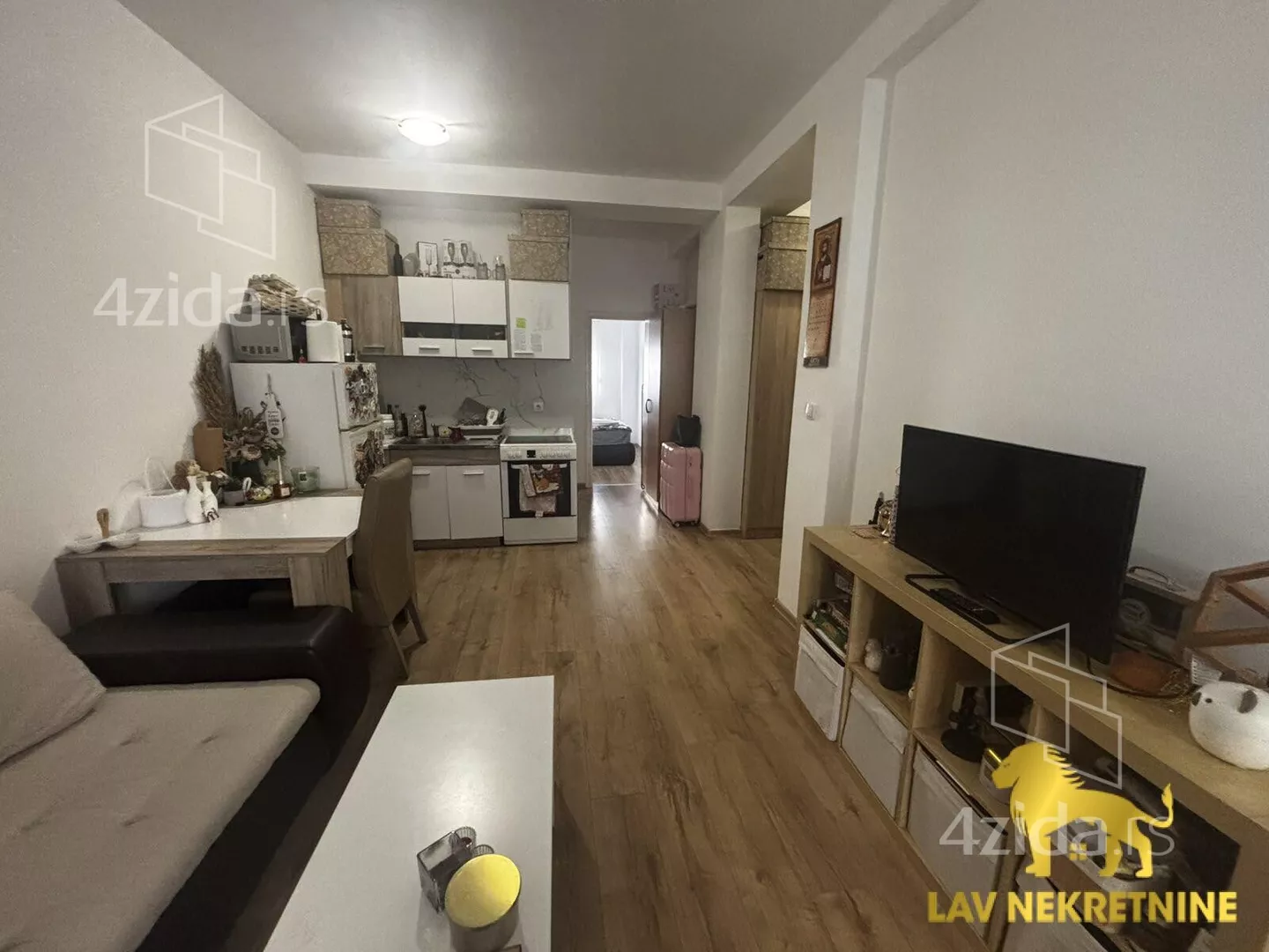 Jednoiposoban stan | 4zida