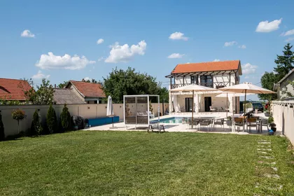 Karlovčić | 4zida.rs