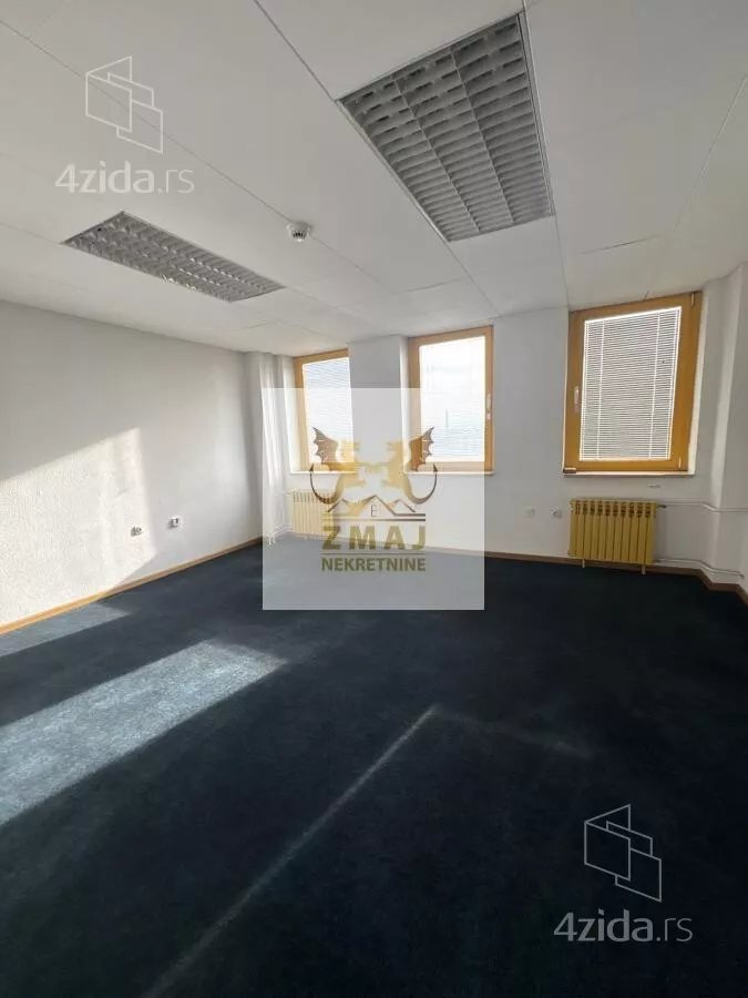 Poslovna zgrada | 4zida