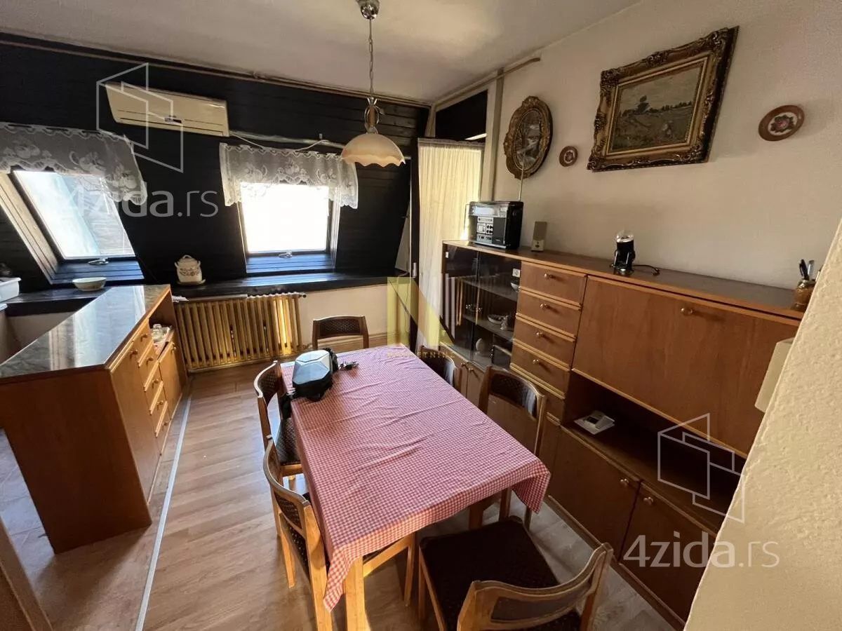 Troiposoban stan | 4zida