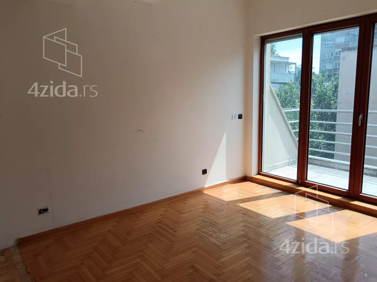 Šestosoban stan | 4zida