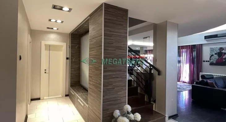 Šestosoban stan | 4zida