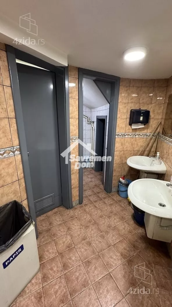 Poslovna zgrada | 4zida