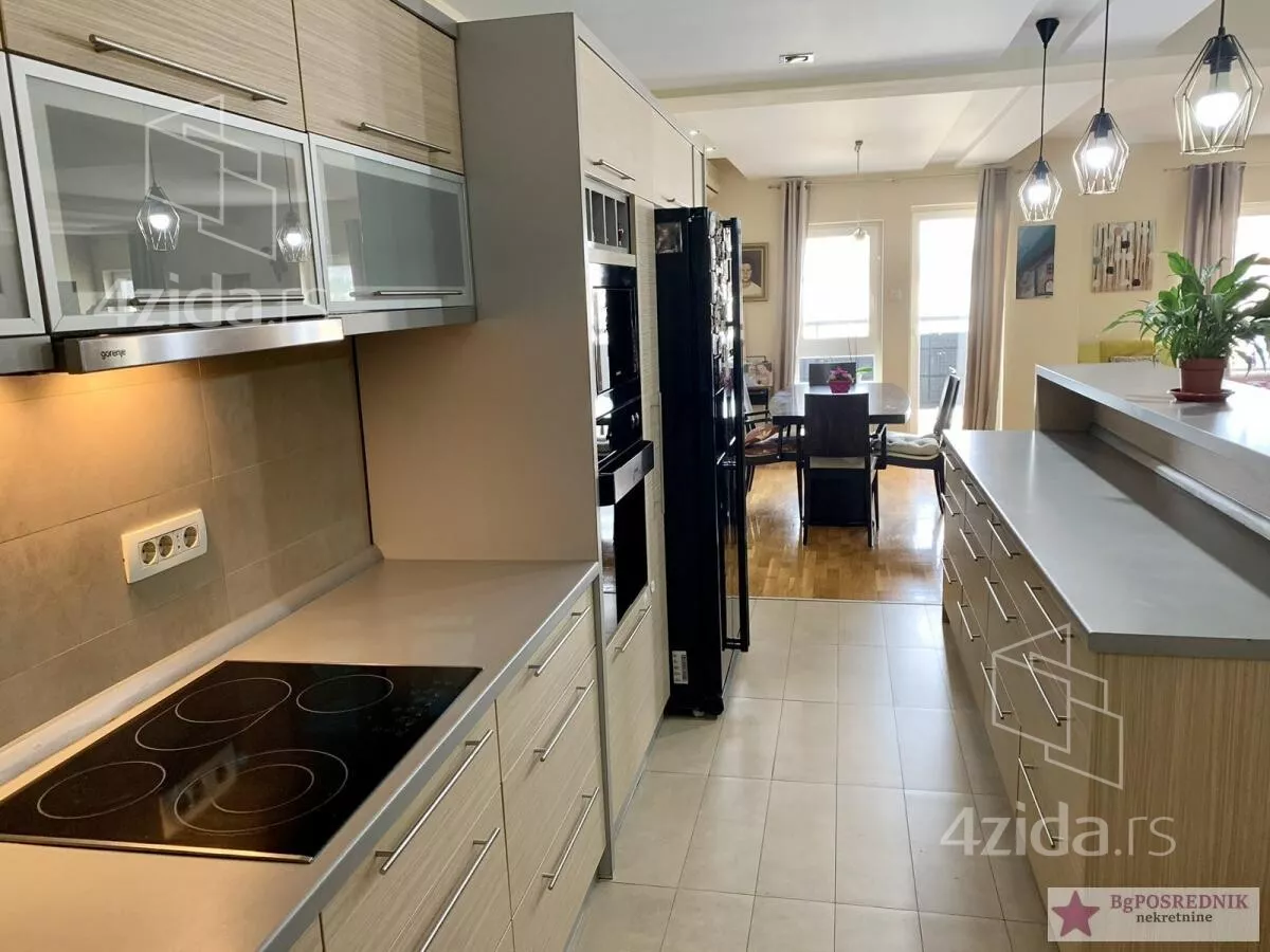 Petosoban stan | 4zida