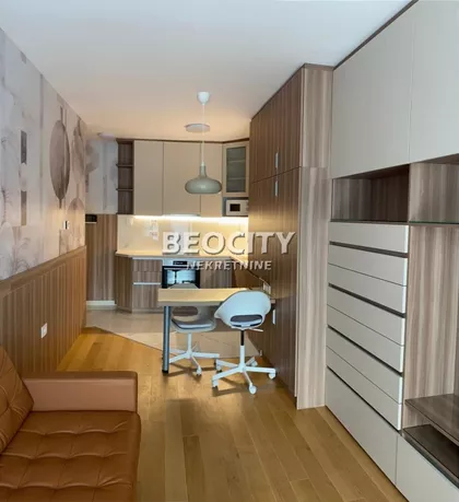 Pavla Papa | 4zida.rs