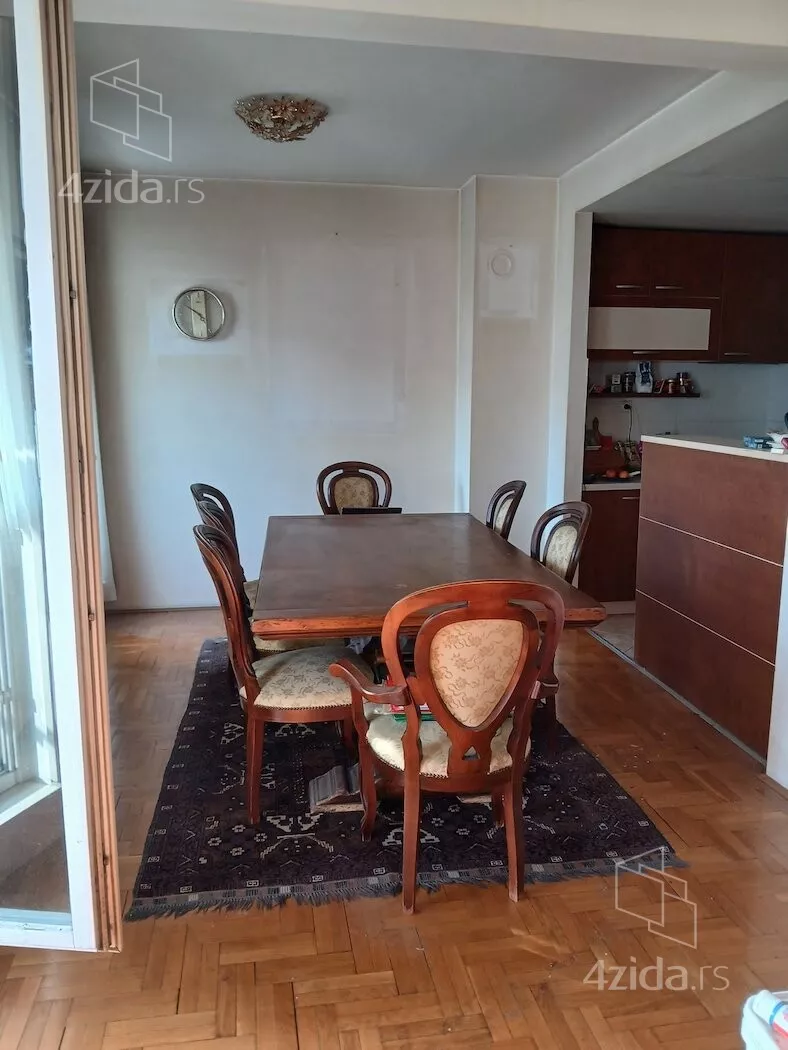 Šestosoban stan | 4zida