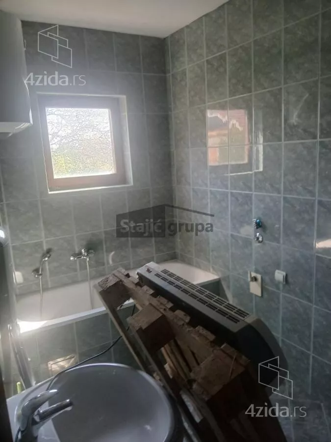 Poslovna zgrada | 4zida