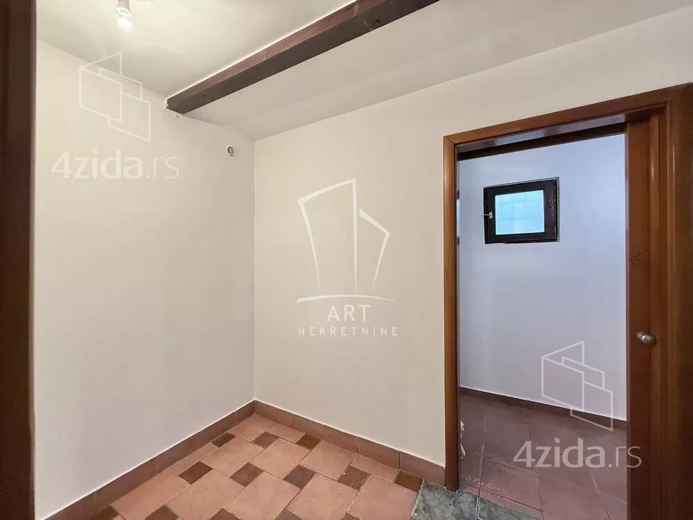 Lokal | 4zida