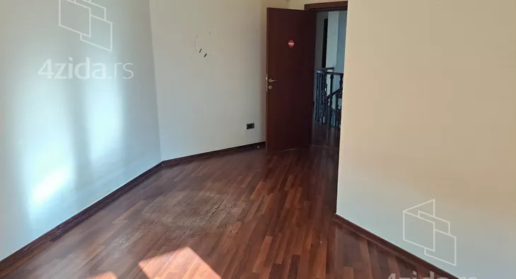 5-etažna kuća | 4zida