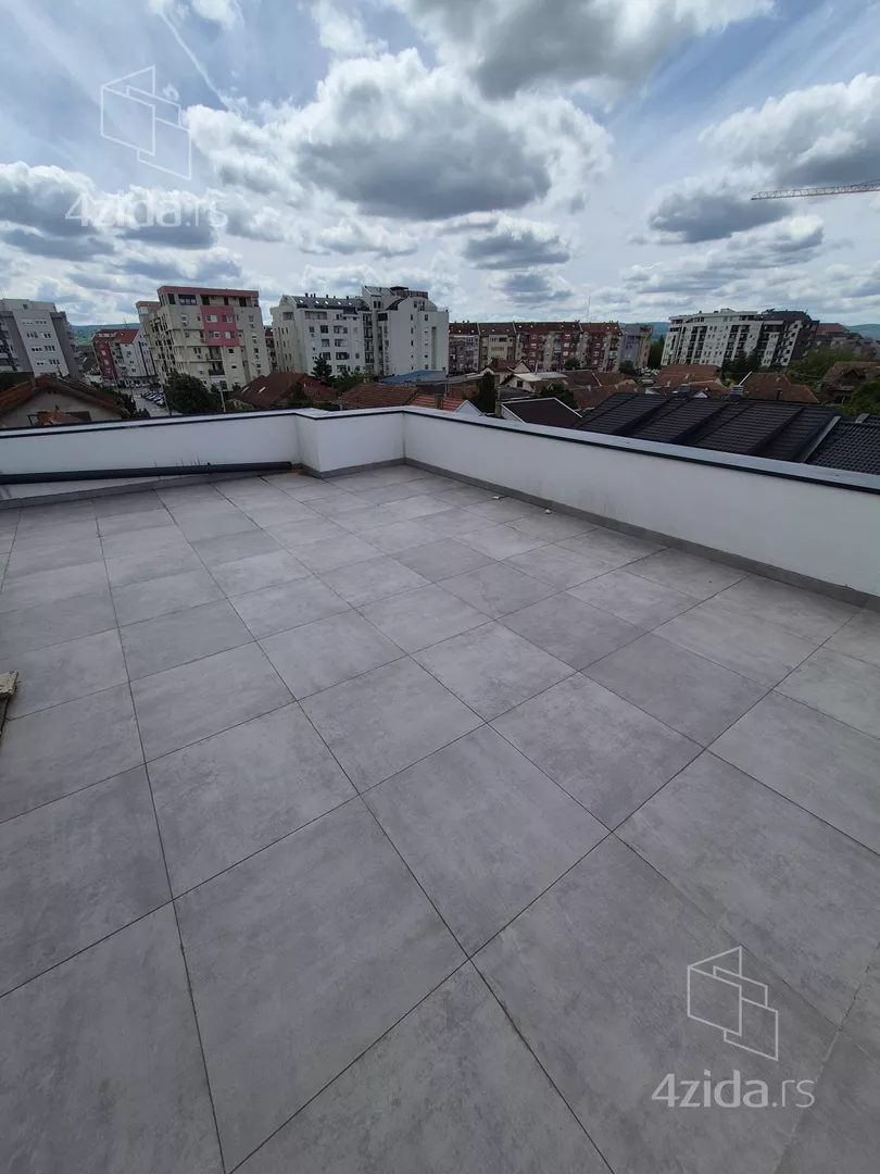 Šestosoban stan | 4zida