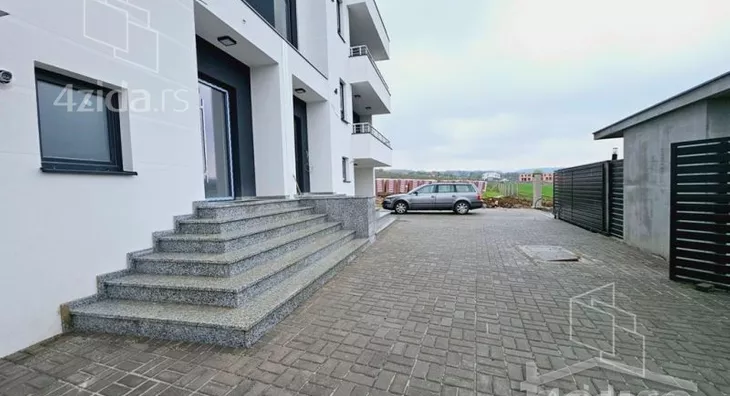 Četvoroiposoban stan | 4zida