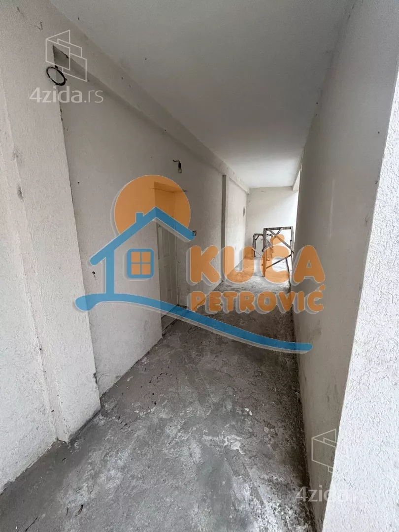 Lokal | 4zida