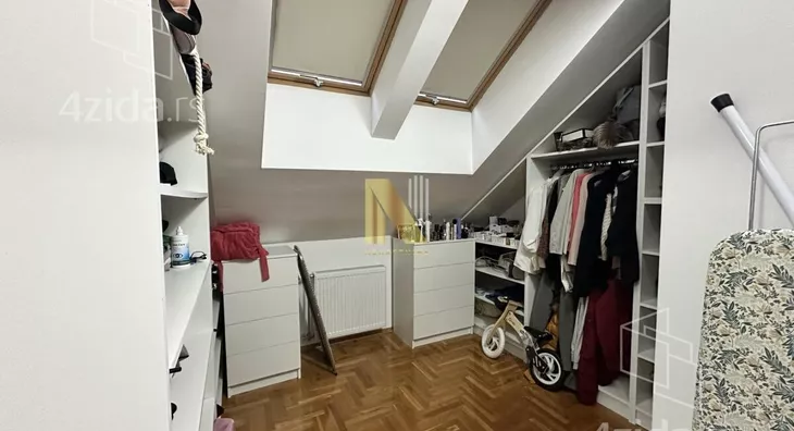 Četvoroiposoban stan | 4zida