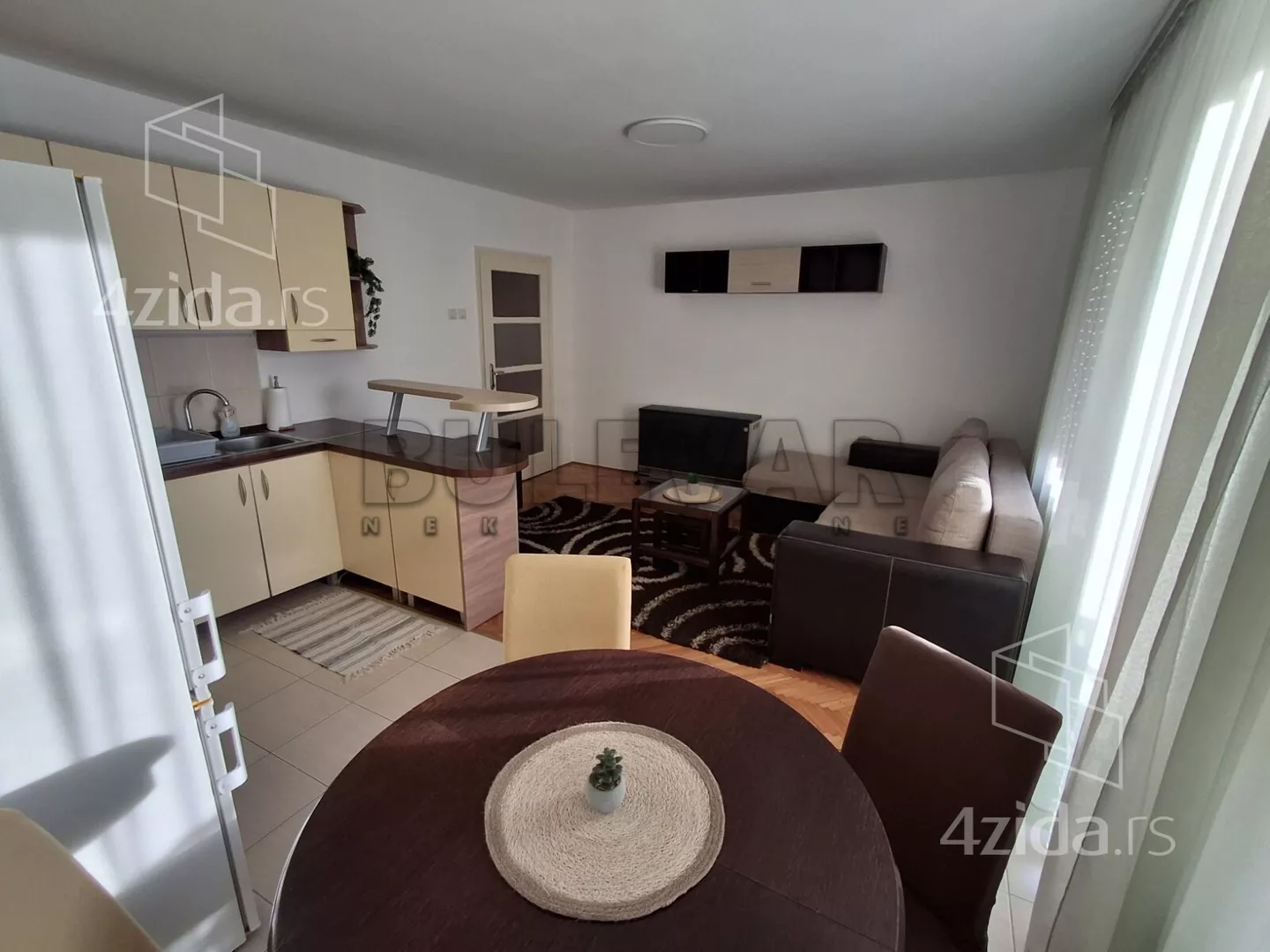 Dvoiposoban stan | 4zida