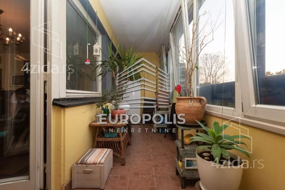 Troiposoban stan | 4zida