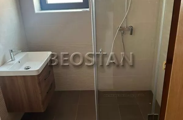 Šestosoban stan | 4zida