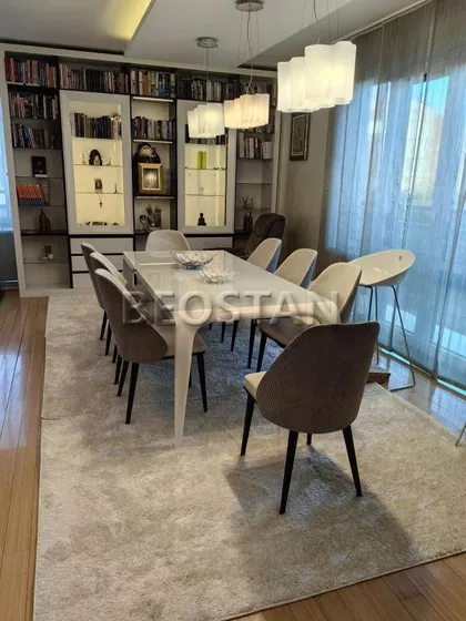 Vladimira Popovica | 4zida.rs