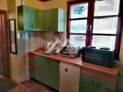 Devet Jugovića | 4zida.rs