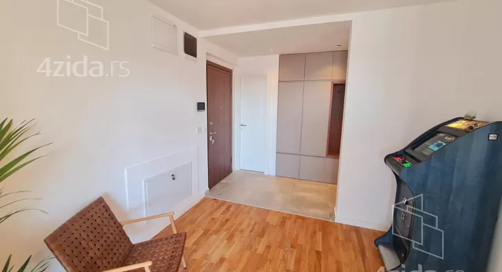 Šestosoban stan | 4zida