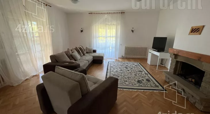 Četvoroiposoban stan | 4zida