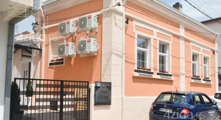 Poslovna zgrada | 4zida