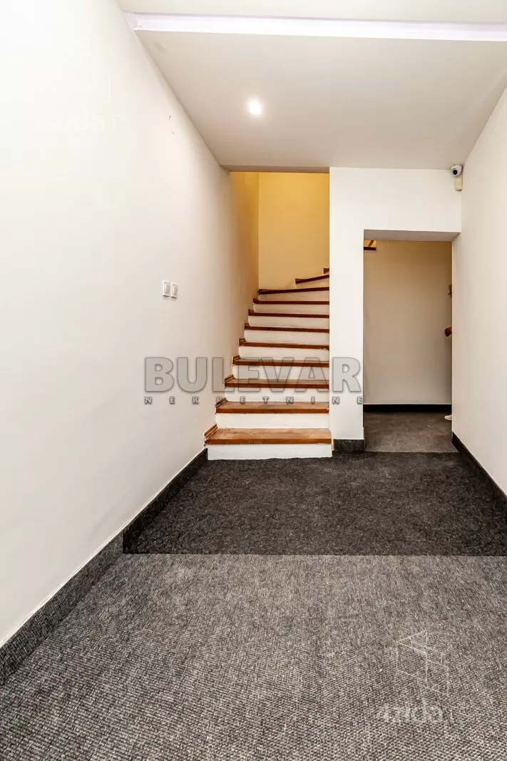 Lokal | 4zida