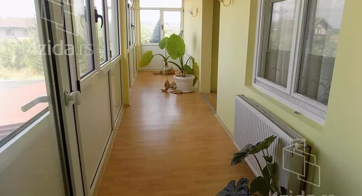 Poslovna zgrada | 4zida