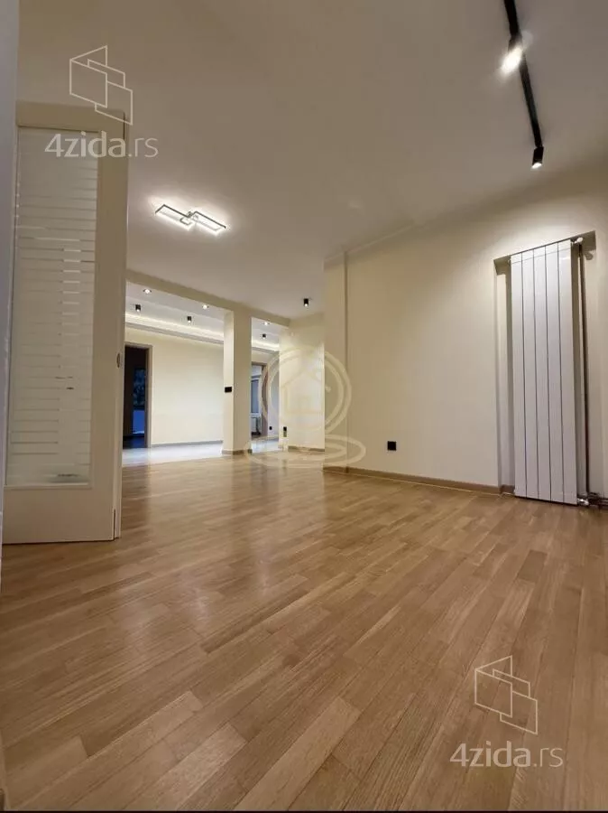 Četvoroiposoban stan | 4zida
