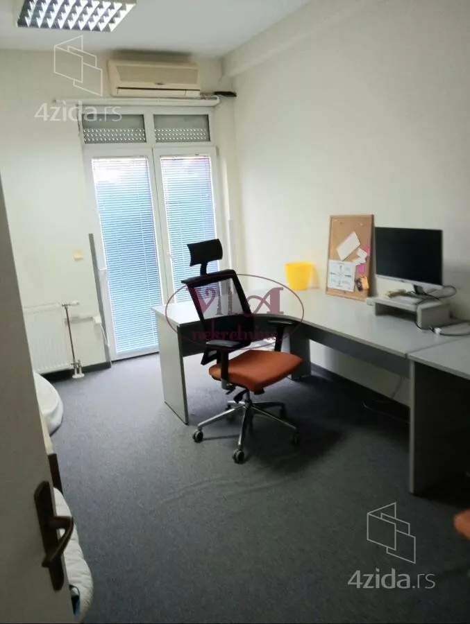 Poslovna zgrada | 4zida