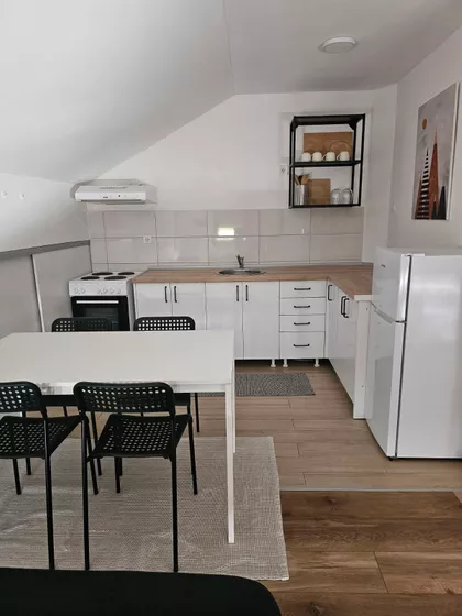 Albera Kamija 23 | 4zida.rs