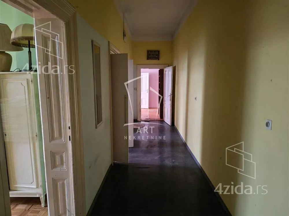 Šestoiposoban stan | 4zida