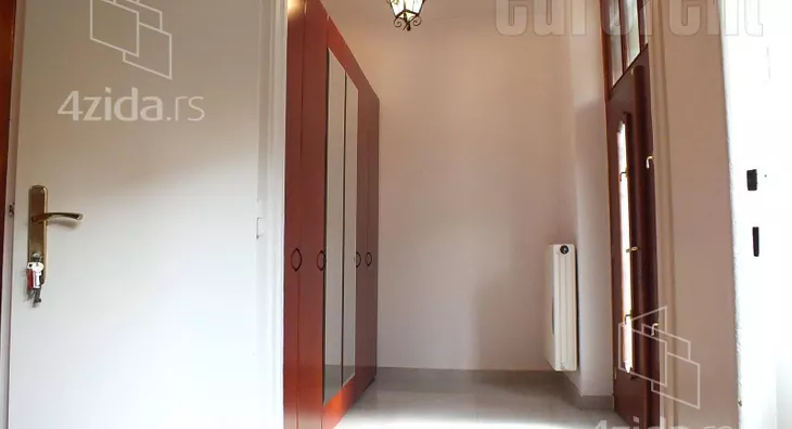 Šestosoban stan | 4zida