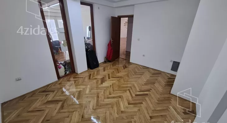 Šestosoban stan | 4zida