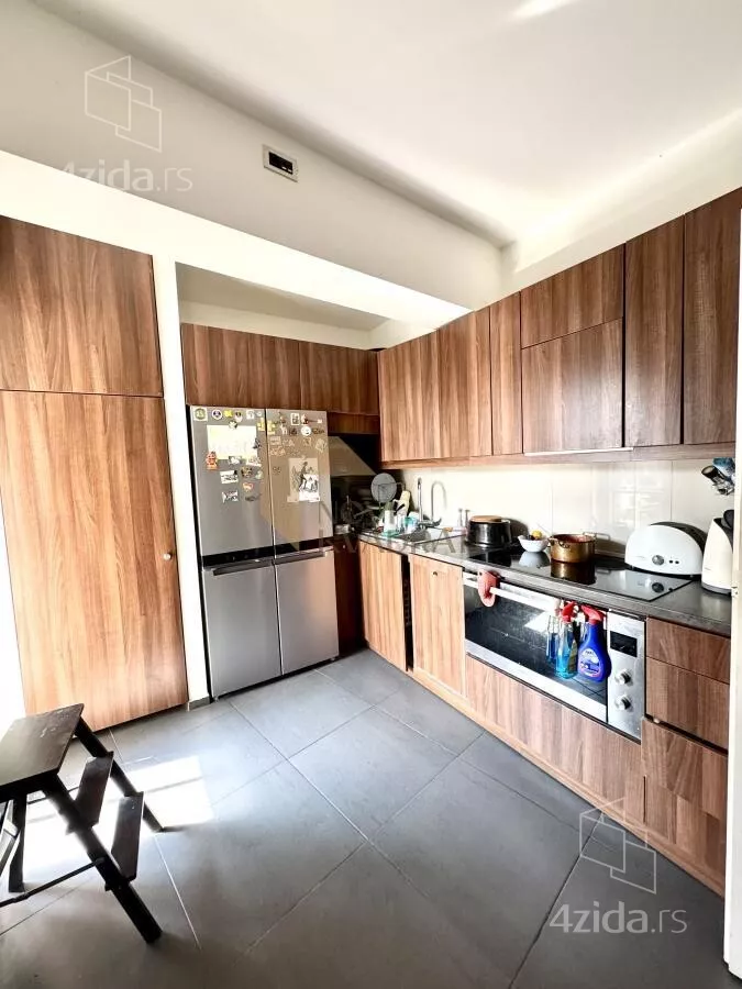 Petosoban stan | 4zida