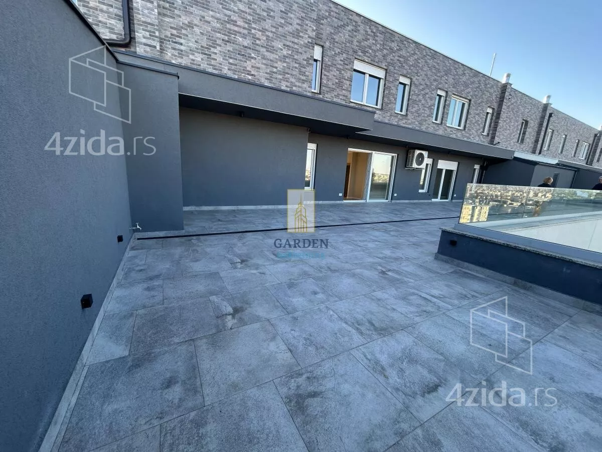 Četvoroiposoban stan | 4zida