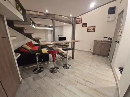 Zmaj-Jovina 15 | 4zida.rs