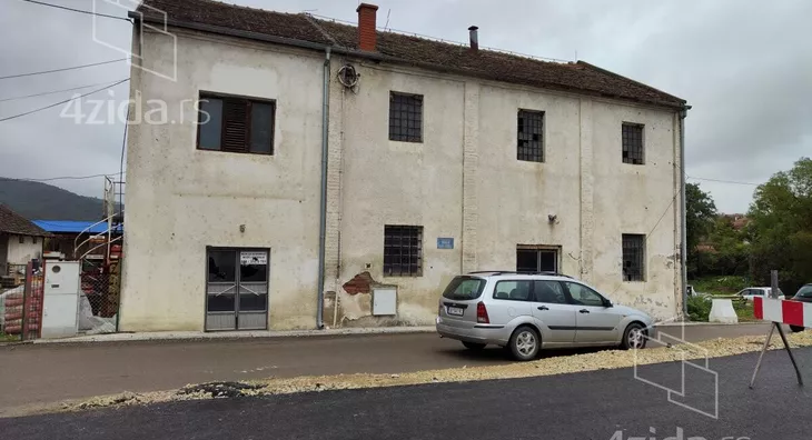 Poslovna zgrada | 4zida