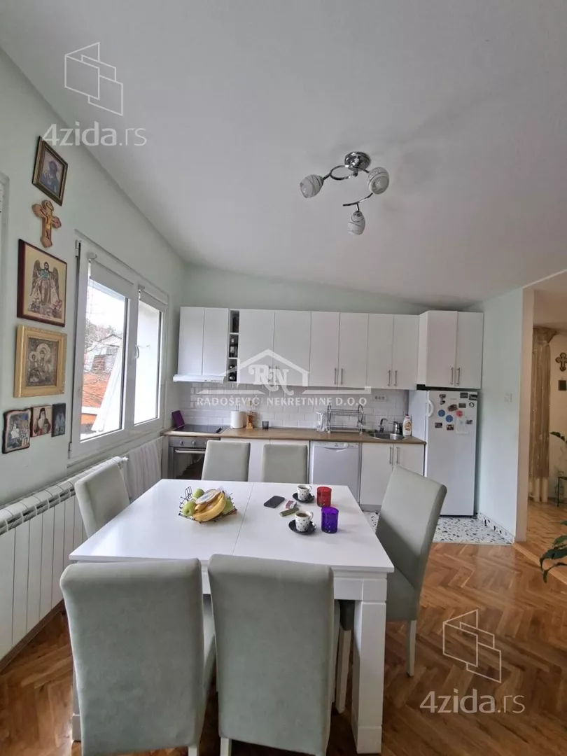 Troiposoban stan | 4zida